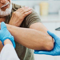 Lee Health Orthopedics can help diagnose and treat shoulder injuries.